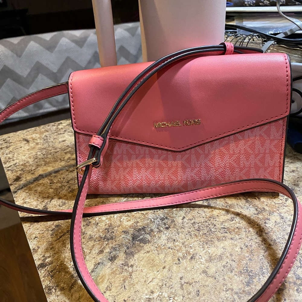 Michael Kors - Picture 1 of 6